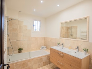 Bathtub