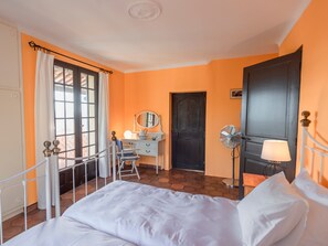 4 Schlafzimmer, Bügeleisen/Bügelbrett, Internetzugang