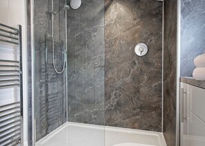 Bathroom - This Studio Lodge is perfect for couples. (Ringford)