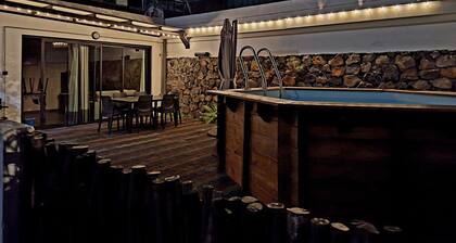 Ti'Kaz Sauvage 3* in the heart of the Sud Sauvage, swimming pool