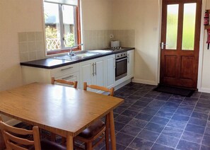 Oven - 2 bedroom accommodation in Wroxham, Norfolk Broads (Wroxham, Norfolk Broads)