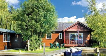 2 bedroom accommodation in Wroxham, Norfolk Broads