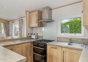 Fridge, oven, stovetop, toaster - Luxurious modern caravan with one double with en suite W. (Narberth)