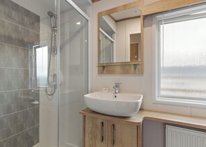 Bathroom - Luxurious modern caravan with one double with en suite W. (Narberth)