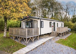 Exterior - Luxurious modern caravan with one double with en suite W. (Narberth)
