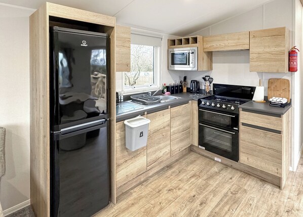 Fridge, oven, stovetop, toaster