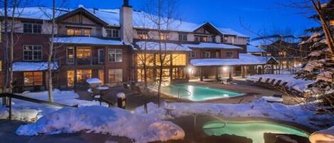 Piscine couverte, piscine extérieure