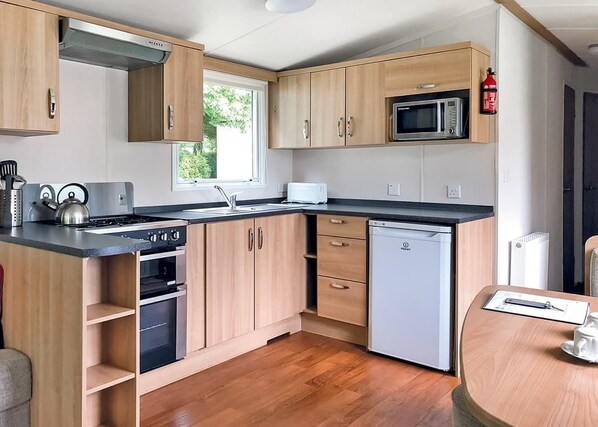Fridge, oven, stovetop, toaster