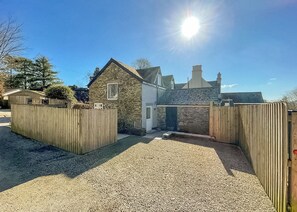 Exterior - 2 bedroom accommodation in Tavistock (Tavistock)