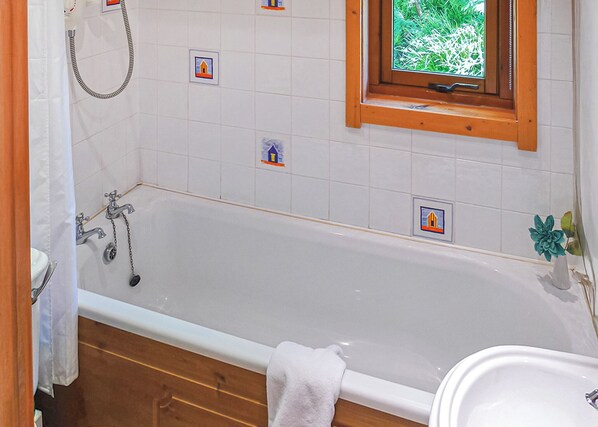 Bathroom - 2 bedroom accommodation in Craobh Haven, Argyll (Craobh Haven, Argyll)