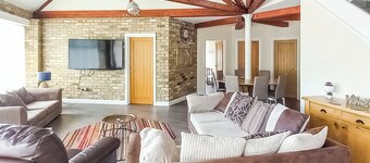 4 bedroom accommodation in Langworth