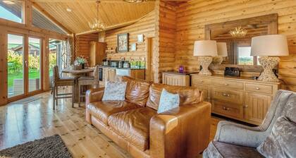 Deluxe and spacious lodge perfect for a romantic retreat.