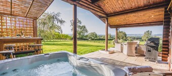 Deluxe and spacious lodge perfect for a romantic retreat.