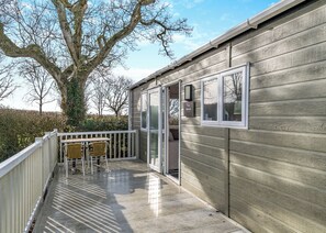 Outdoor dining - 2 bedroom accommodation in Woodbury (Woodbury)