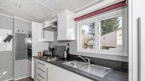 Fridge, oven, stovetop, toaster