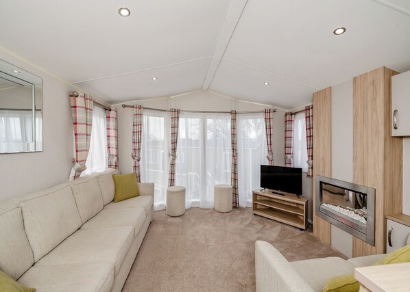 Living area - Ultra modern caravan with one master double with en suite W. (Woodbury)