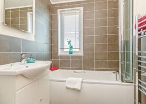 Bathroom - Stunning lodge with one double with en suite walk in shower and two twin. (Summerhill, Amroth)