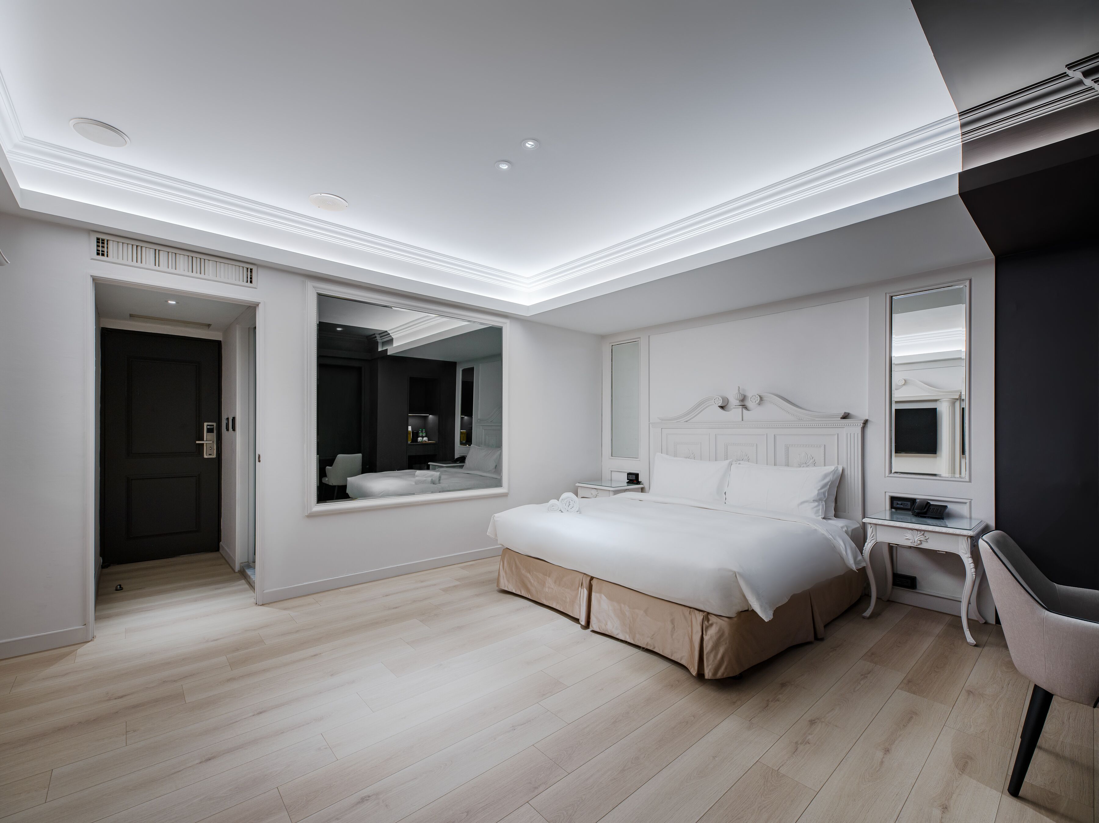 Superior Room | Minibar, desk, laptop workspace, blackout drapes