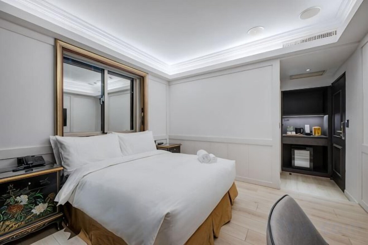 Couette en duvet, minibar, bureau
