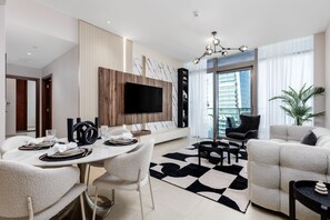 Dining room - Maison Privee - Exclusive Apt w/ Striking Sea & Dubai Marina Vws (Dubai)