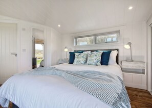 Unclassified image, 5 of 11, button - This Studio Lodge is perfect for couples. (Ringford)