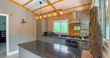 Unique contemporary style one bedroom lodge perfect for a romantic gateway.