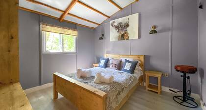 Unique contemporary style one bedroom lodge perfect for a romantic gateway.
