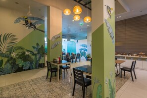 Desayuno buffet todos los días (con cargo)