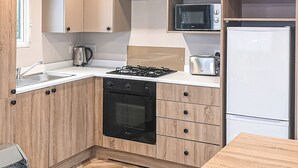 Fridge, oven, stovetop
