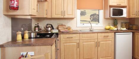 Frigorifero, forno, piano cottura, tostapane