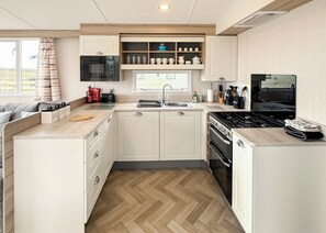 Fridge, oven, stovetop, toaster - 2 bedroom accommodation in Sandgreen (Sandgreen)