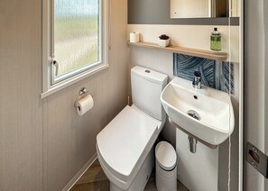 Bathroom - 2 bedroom accommodation in Sandgreen (Sandgreen)