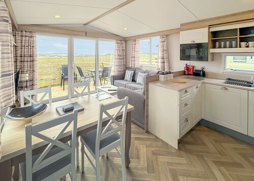 2 bedroom accommodation in Sandgreen