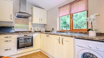 Fridge, oven, stovetop, toaster