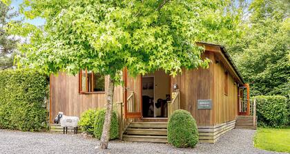 Semi-detached deluxe lodge offering the perfect romantic retreat.
