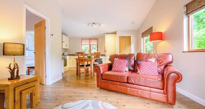 Semi-detached deluxe lodge offering the perfect romantic retreat.