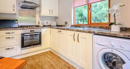 Semi-detached deluxe lodge offering the perfect romantic retreat.