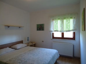 Huoneisto (Three Bedroom Apartment with Terrace) | 3 makuuhuonetta, silitysrauta/-lauta, Wi-Fi