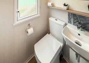 Bathroom - 2 bedroom accommodation in Sandgreen (Sandgreen)