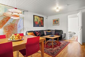 Standard Room | Ruang tamu | 50 inci televisyen dengan kabel, Netflix, perkhidmatan penstriman