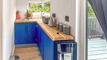 Fridge, oven, stovetop, toaster