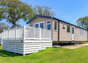 Exterior - 3 bedroom accommodation in Newbridge, Nr Yarmouth (Newbridge, Nr Yarmouth)