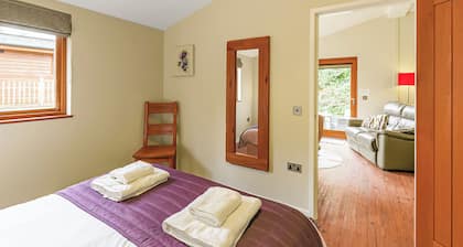 Semi-detached deluxe lodge offering the perfect romantic retreat.