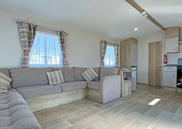 Unclassified image, 1 of 12, button - Spacious caravan with one double and two twin. (Ingoldmells, Nr Skegness)