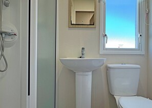Bathroom - Spacious caravan with one double and two twin. (Ingoldmells, Nr Skegness)