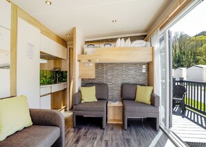 Living area - Ensuite Glamping Pod – Otter (Notter Bridge, Saltash)