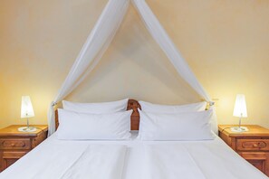 Double Room, City View | Individually decorated, individually furnished, soundproofing, free WiFi - Hotel Weiler (Oberwesel)