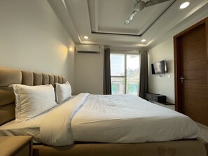 3 bedrooms, desk, iron/ironing board, free WiFi - BedChambers Serviced Apartments , Ardee City (Gurgaon)
