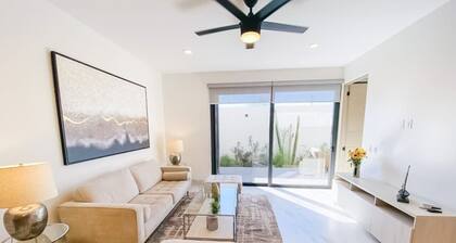 Unbeatable location 2BD 2BTH Walking distance to Medano...