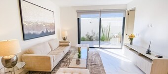 Unbeatable location 2BD 2BTH Walking distance to Medano...